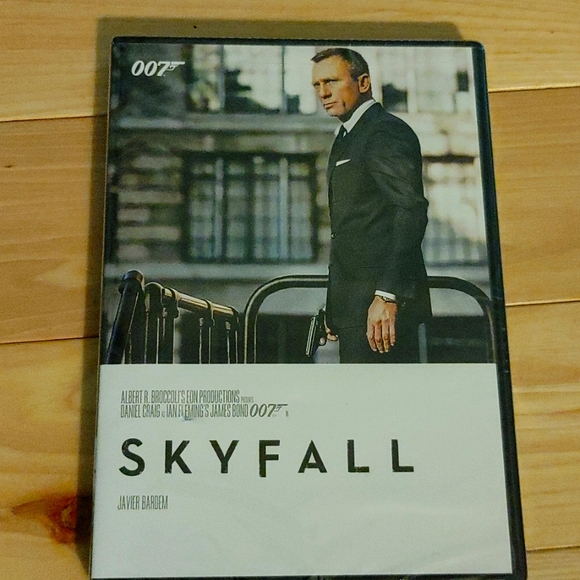 NWT James Bond DVD - Picture 2 of 4